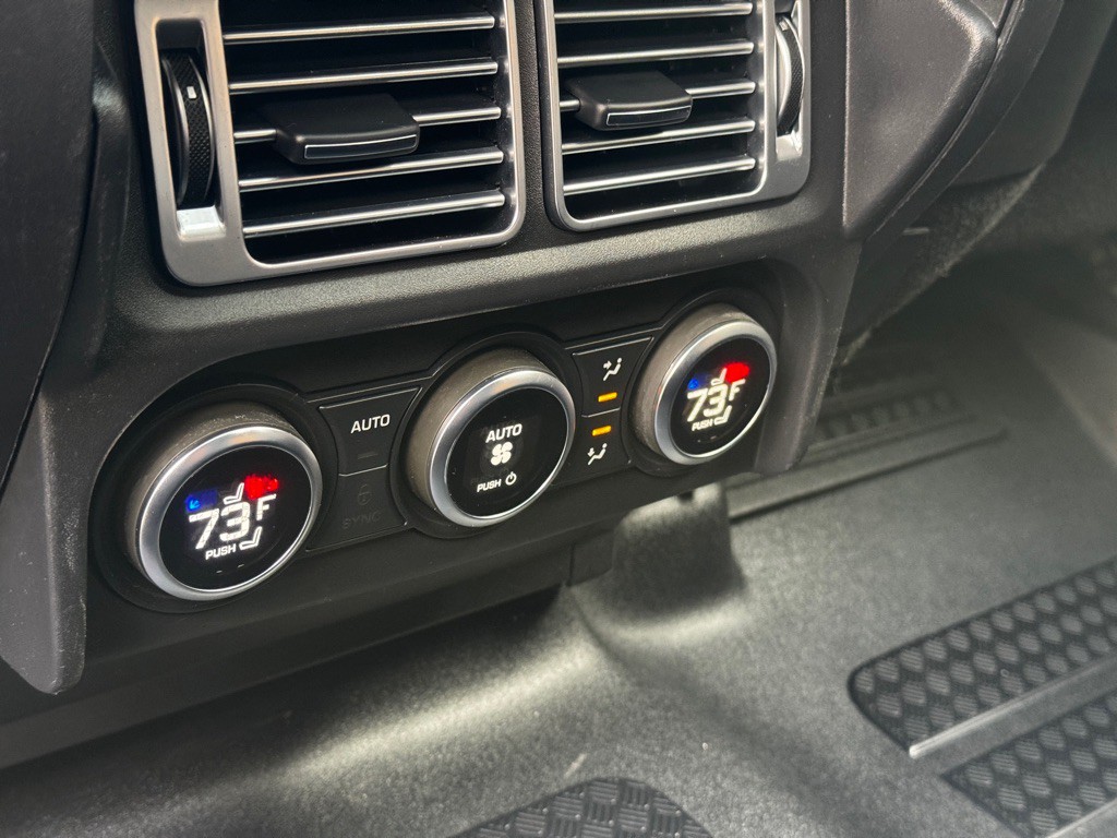 2020 Land Rover Defender Image 16