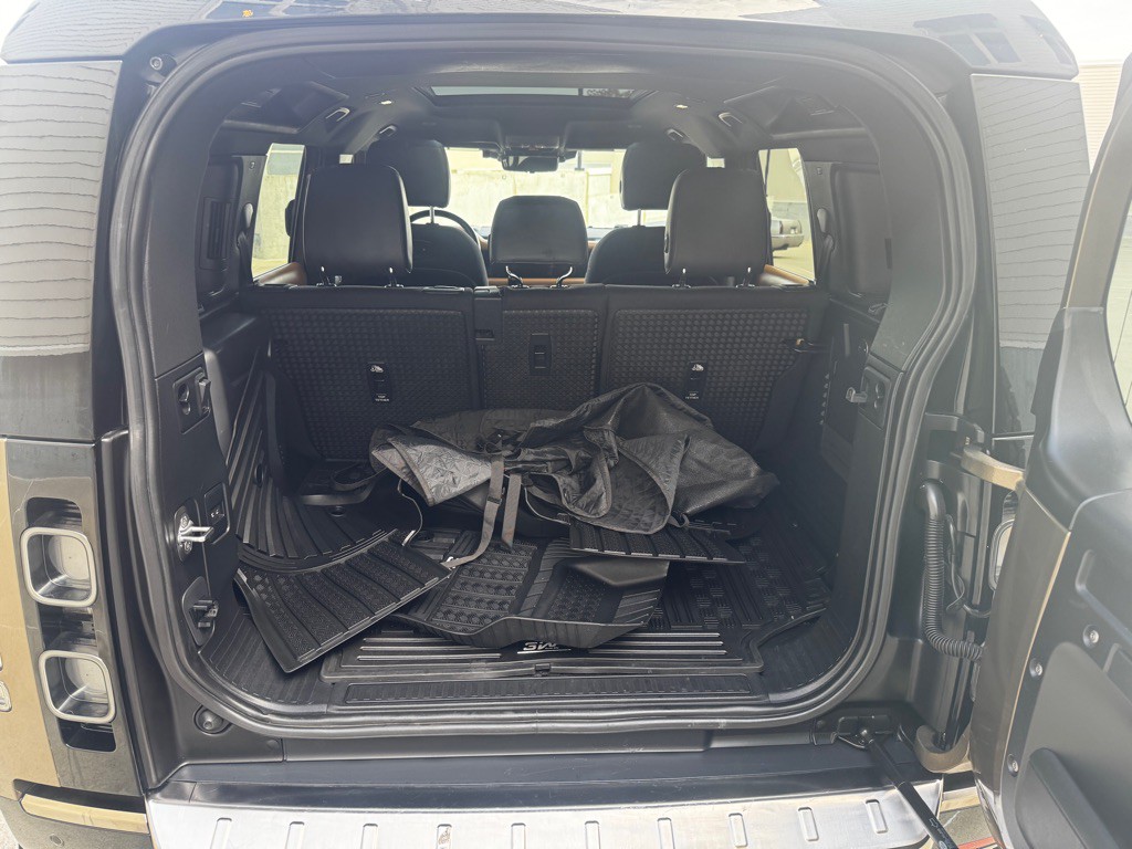 2020 Land Rover Defender Image 17