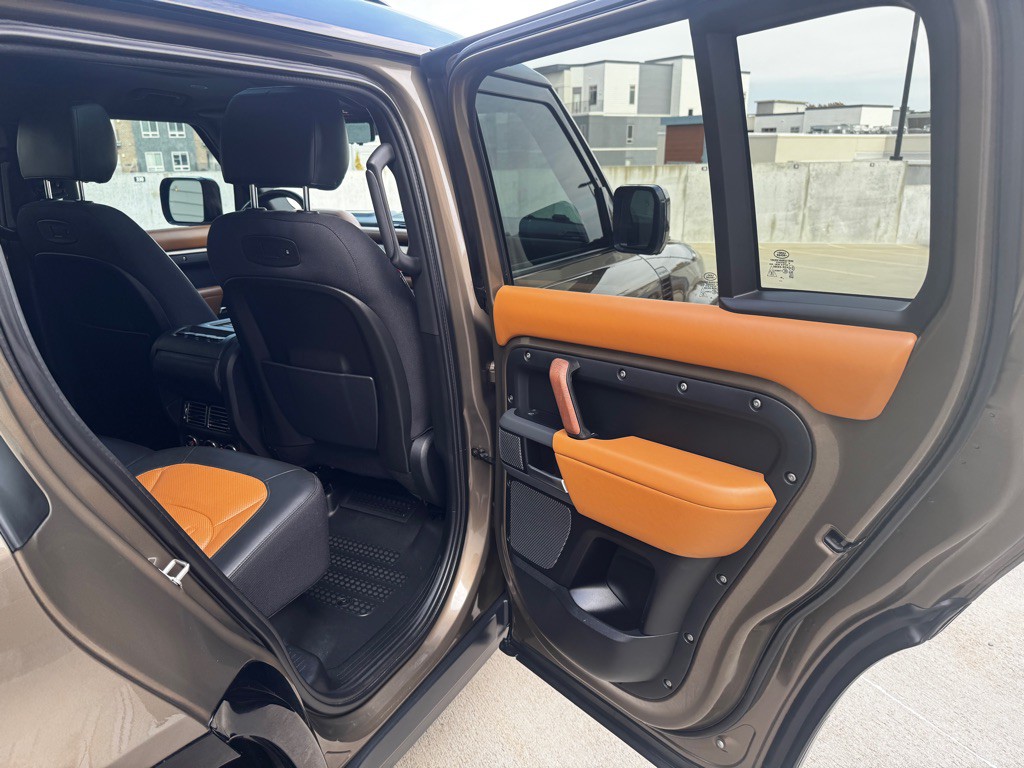 2020 Land Rover Defender Image 18