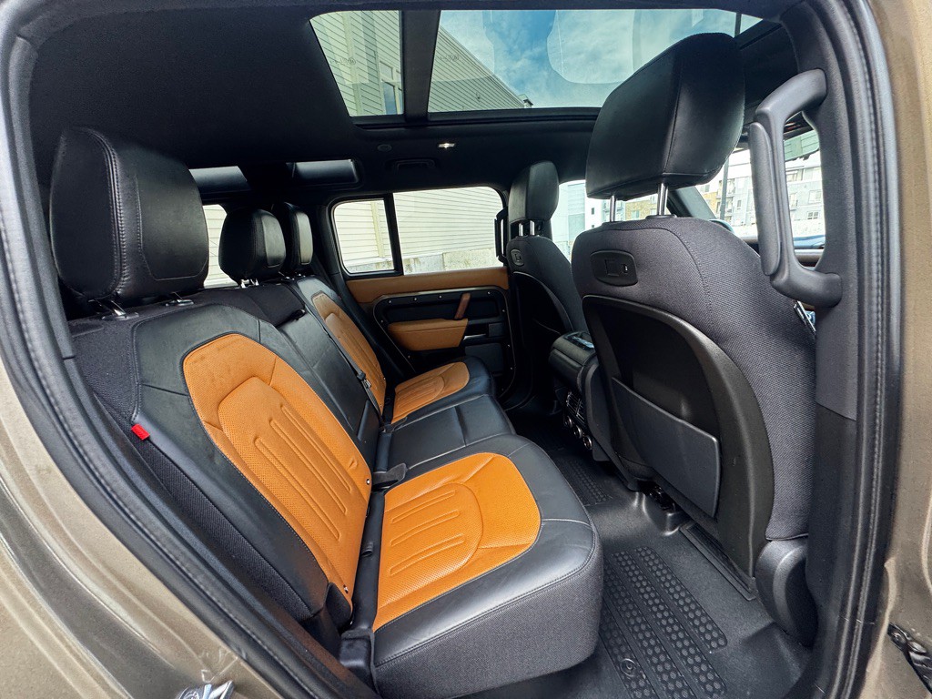 2020 Land Rover Defender Image 19