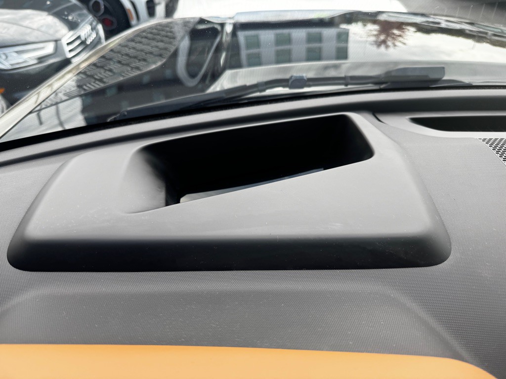 2020 Land Rover Defender Image 24