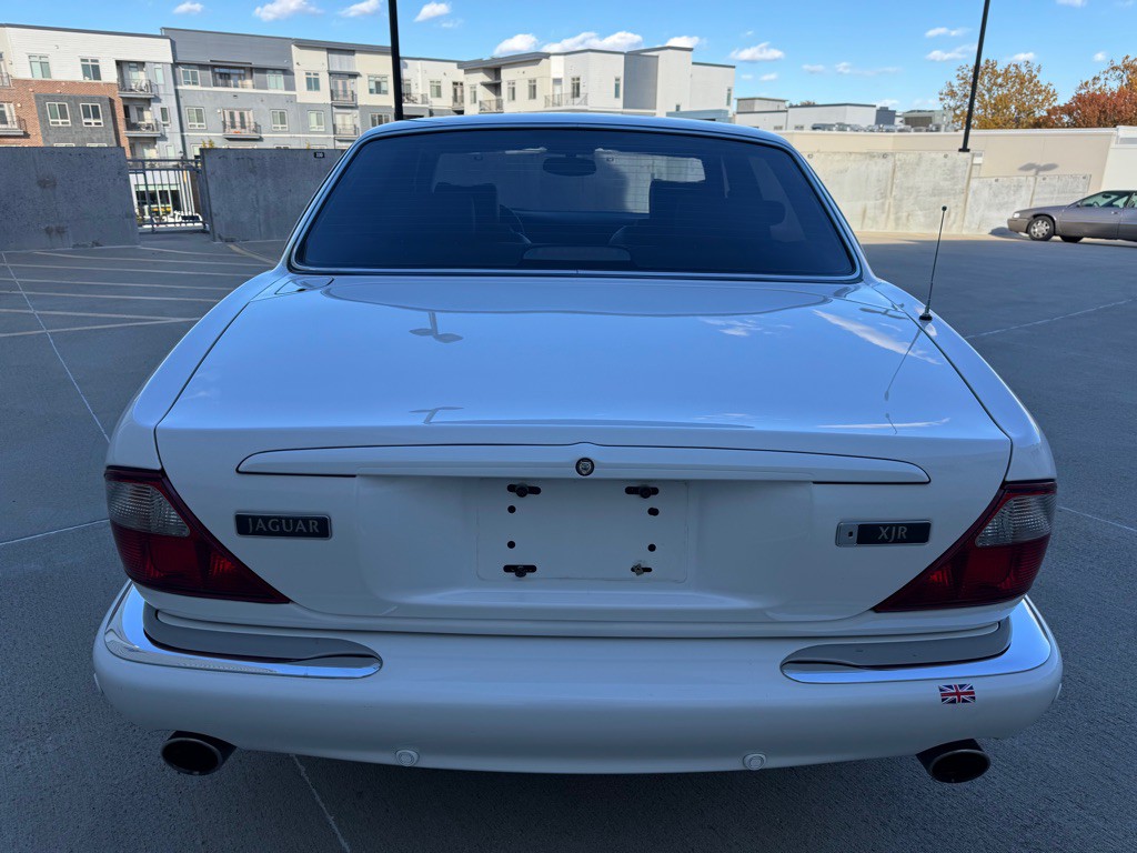 2002 Jaguar XJ Image 4