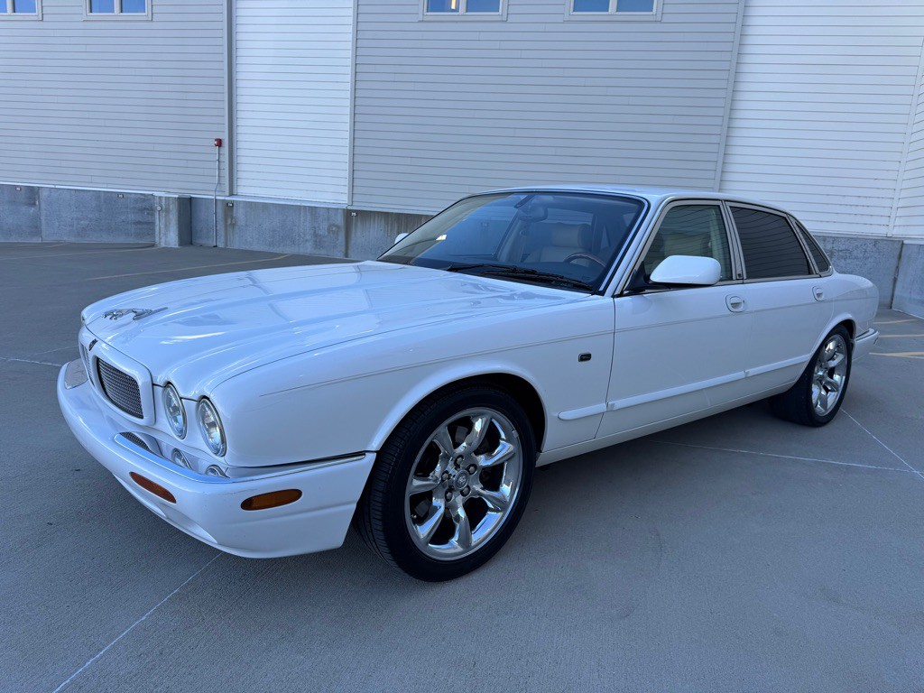 2002 Jaguar XJ Image 7