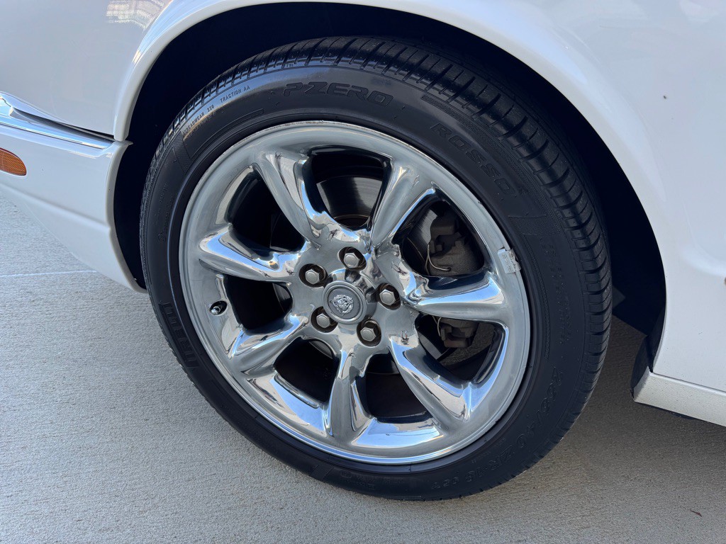 2002 Jaguar XJ Image 9