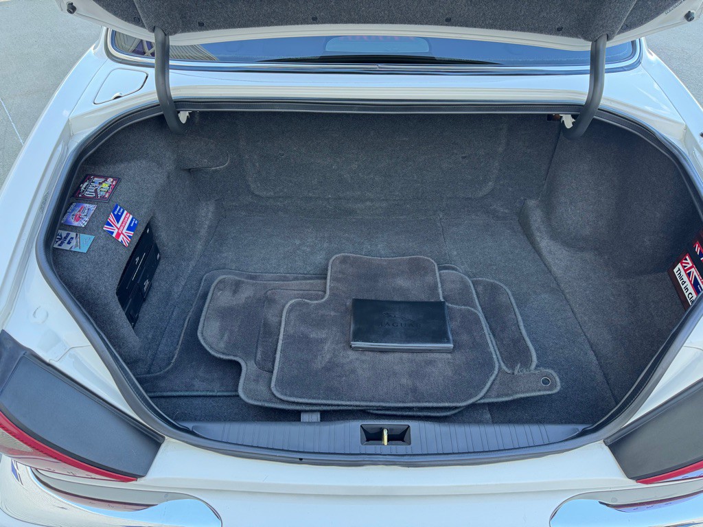 2002 Jaguar XJ Image 21