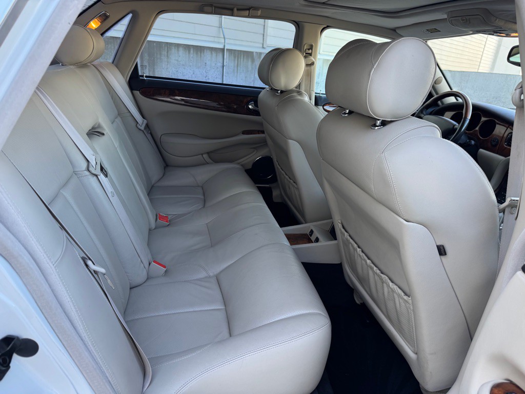 2002 Jaguar XJ Image 25
