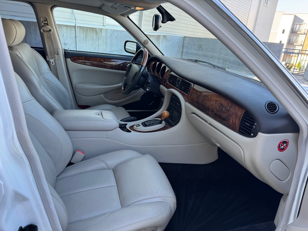 2002 Jaguar XJ Image 27