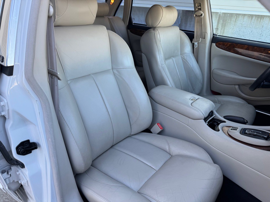 2002 Jaguar XJ Image 28