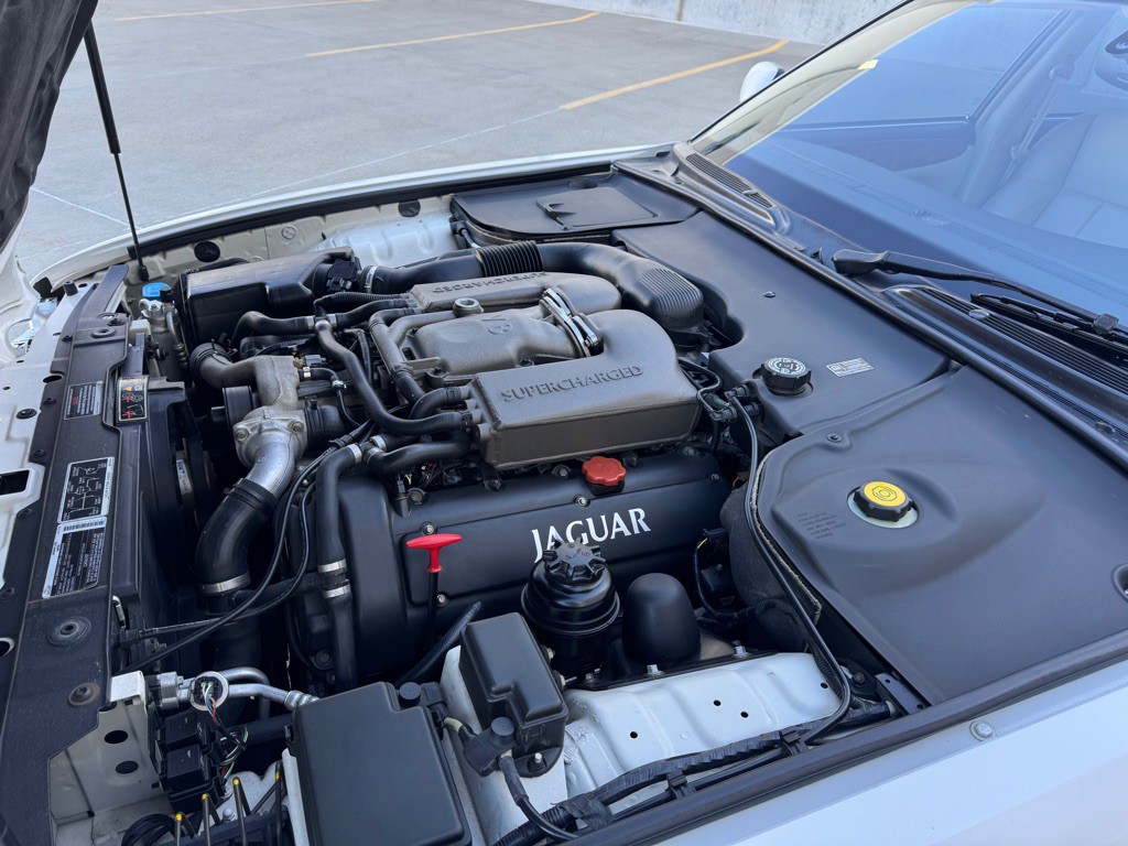 2002 Jaguar XJ Image 32