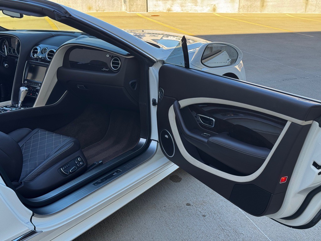 2016 Bentley Continental Image 23