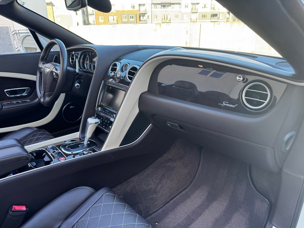 2016 Bentley Continental Image 26