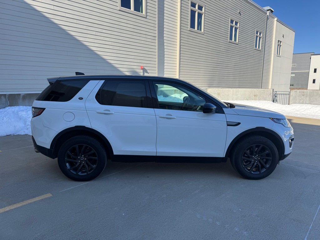 2018 Land Rover Discovery Sport Image 2