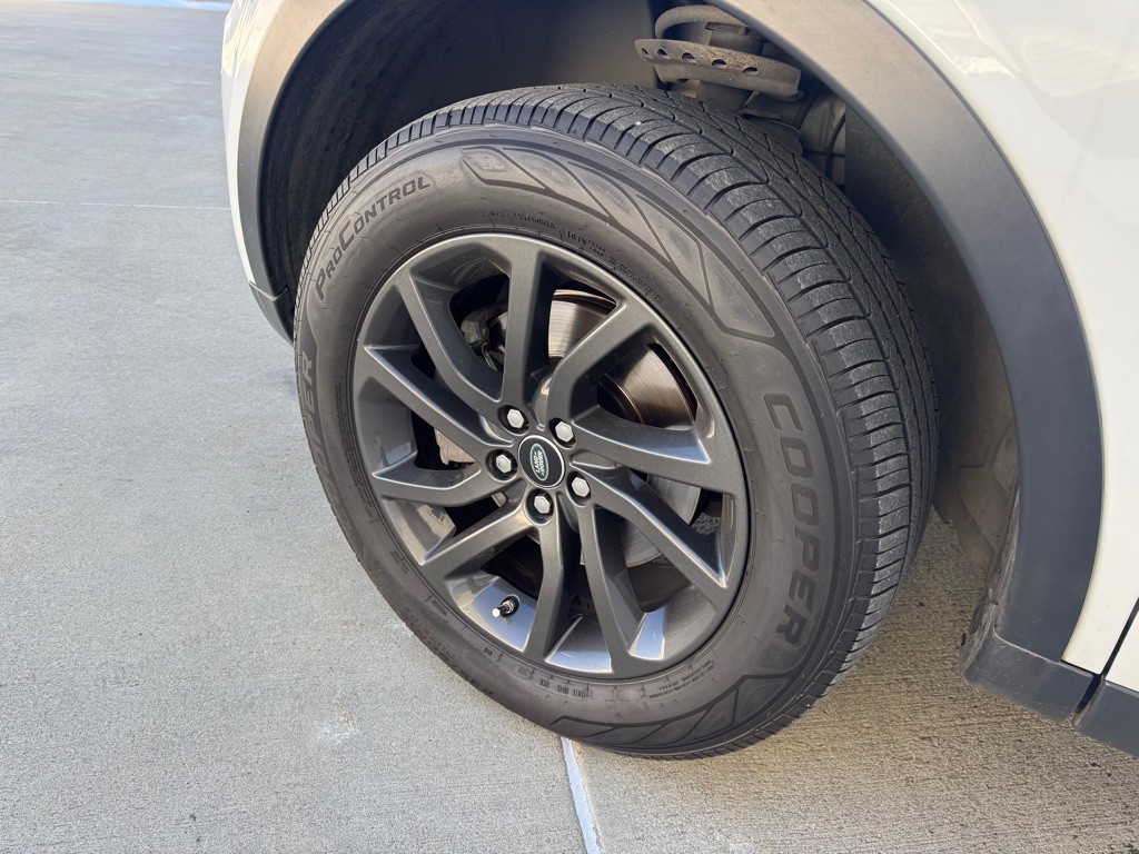 2018 Land Rover Discovery Sport Image 9