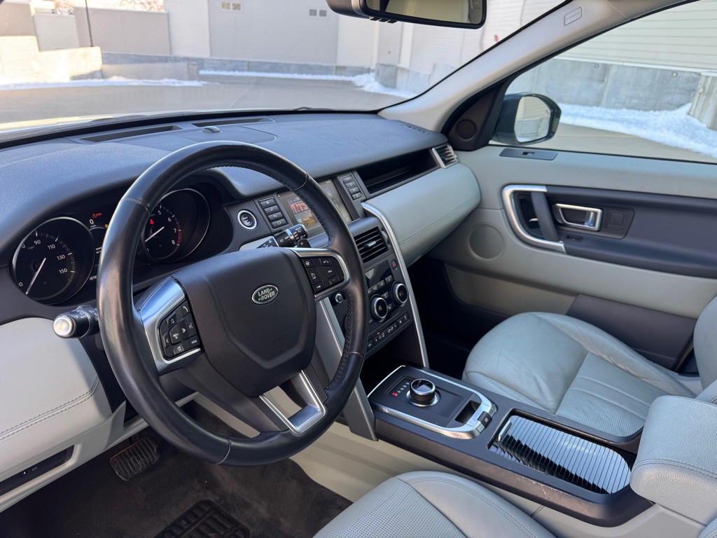 2018 Land Rover Discovery Sport Image 12