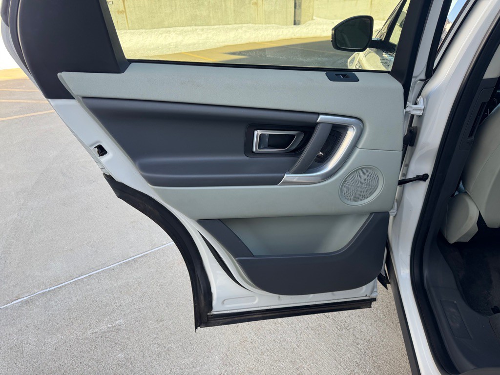 2018 Land Rover Discovery Sport Image 22