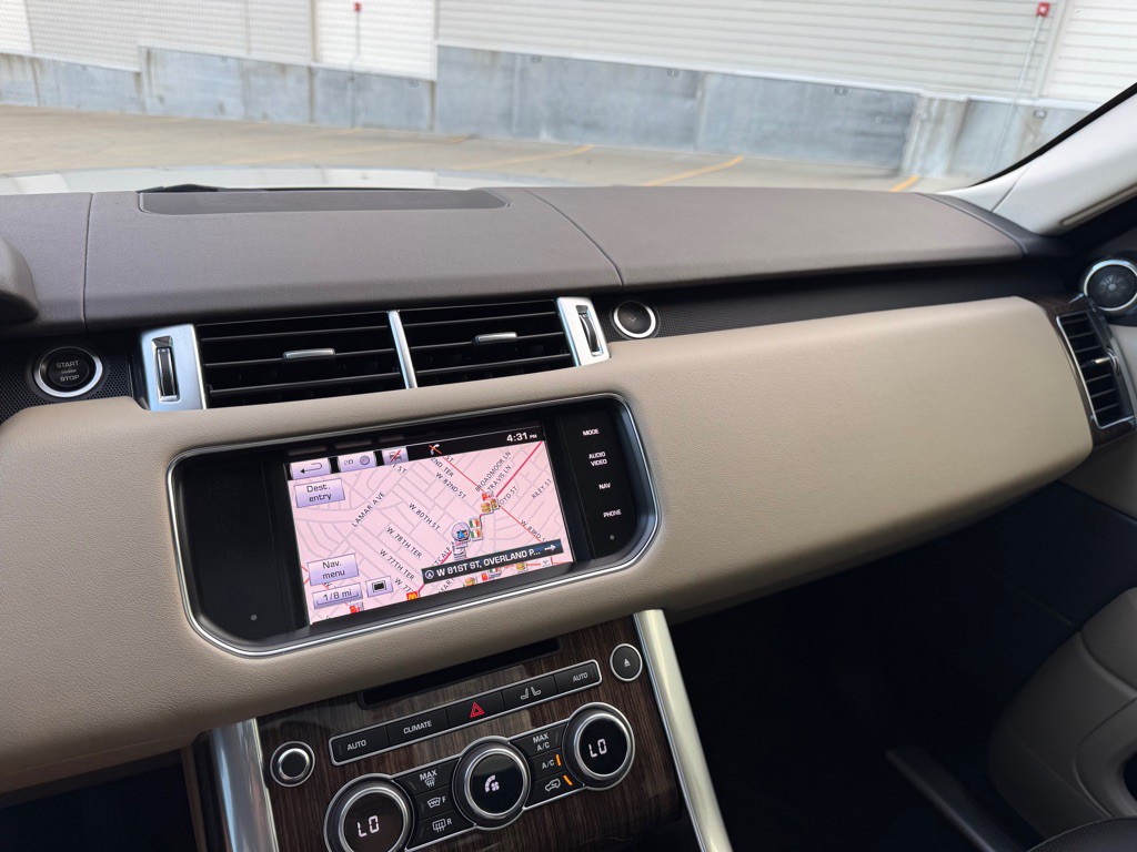 2014 Land Rover Range Rover Sport Image 18