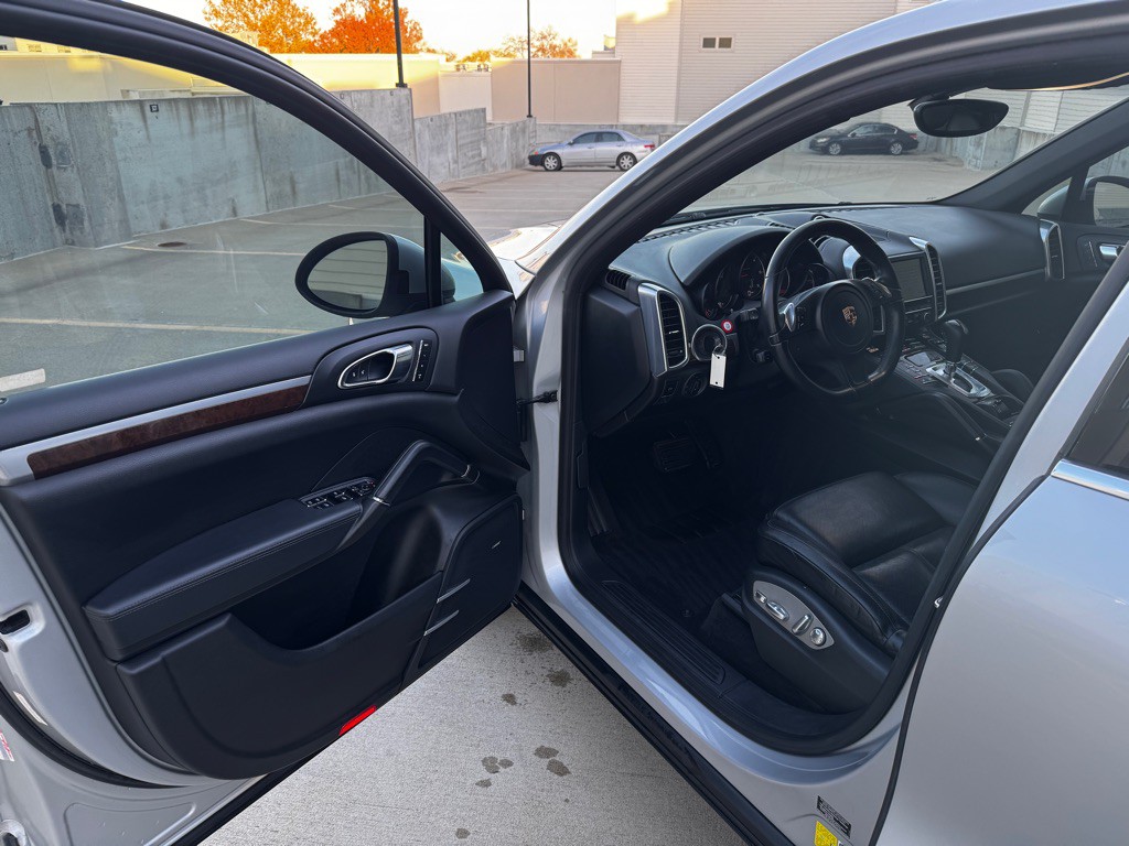 2013 Porsche Cayenne Image 10