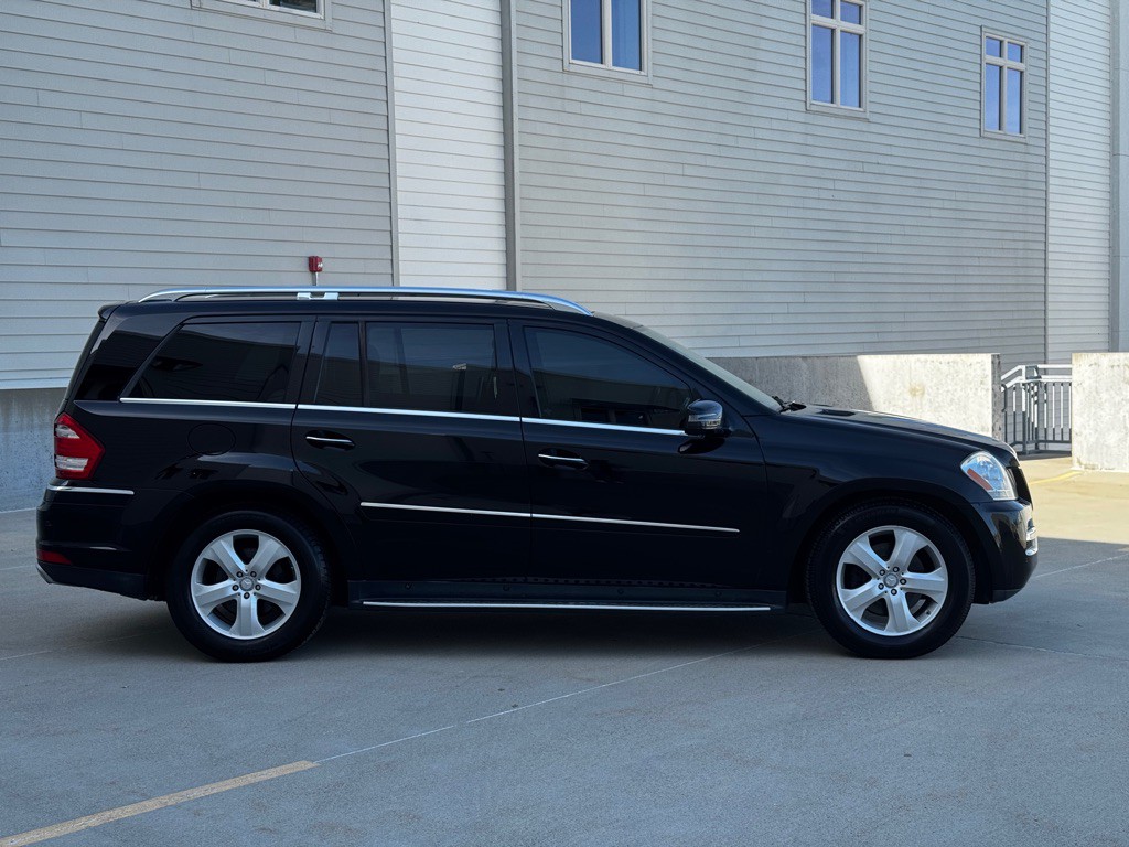 2012 Mercedes-Benz GL-Class Image 2