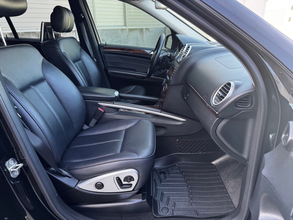 2012 Mercedes-Benz GL-Class Image 24