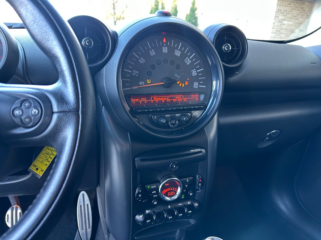 2015 MINI Cooper Image 13