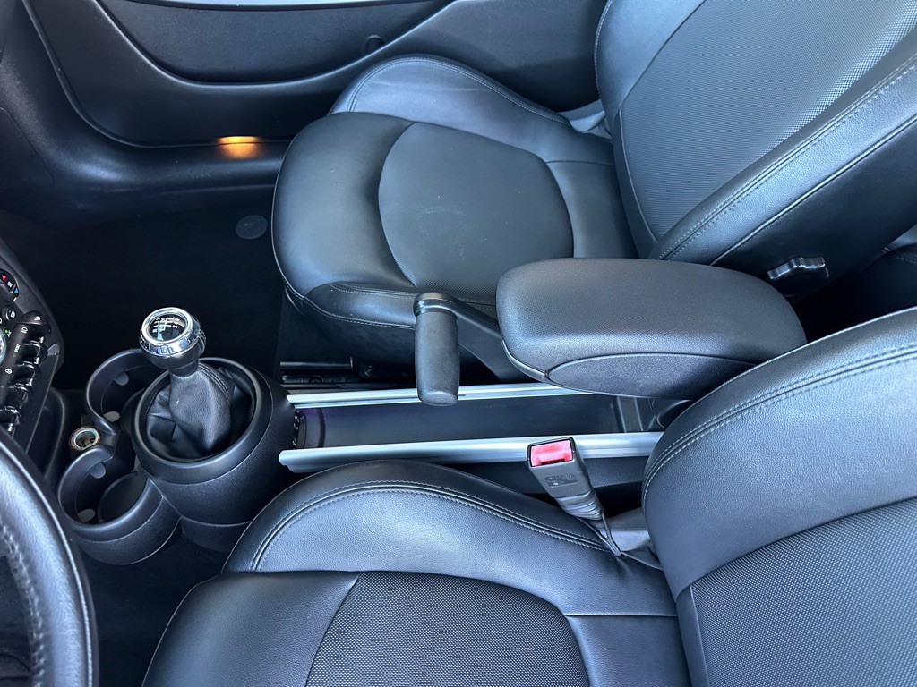 2015 MINI Cooper Image 14