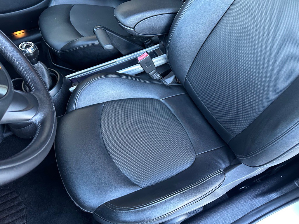 2015 MINI Cooper Image 15