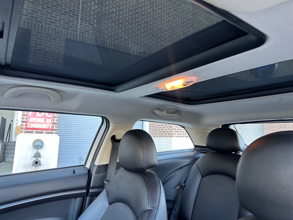 2015 MINI Cooper Image 17