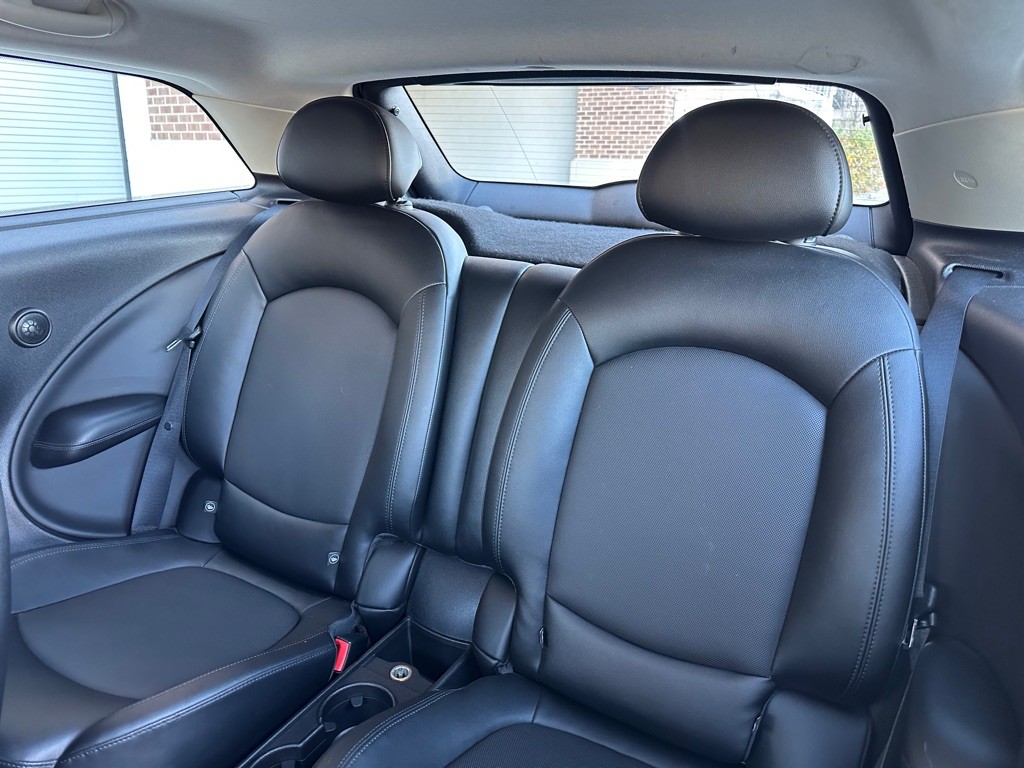 2015 MINI Cooper Image 19