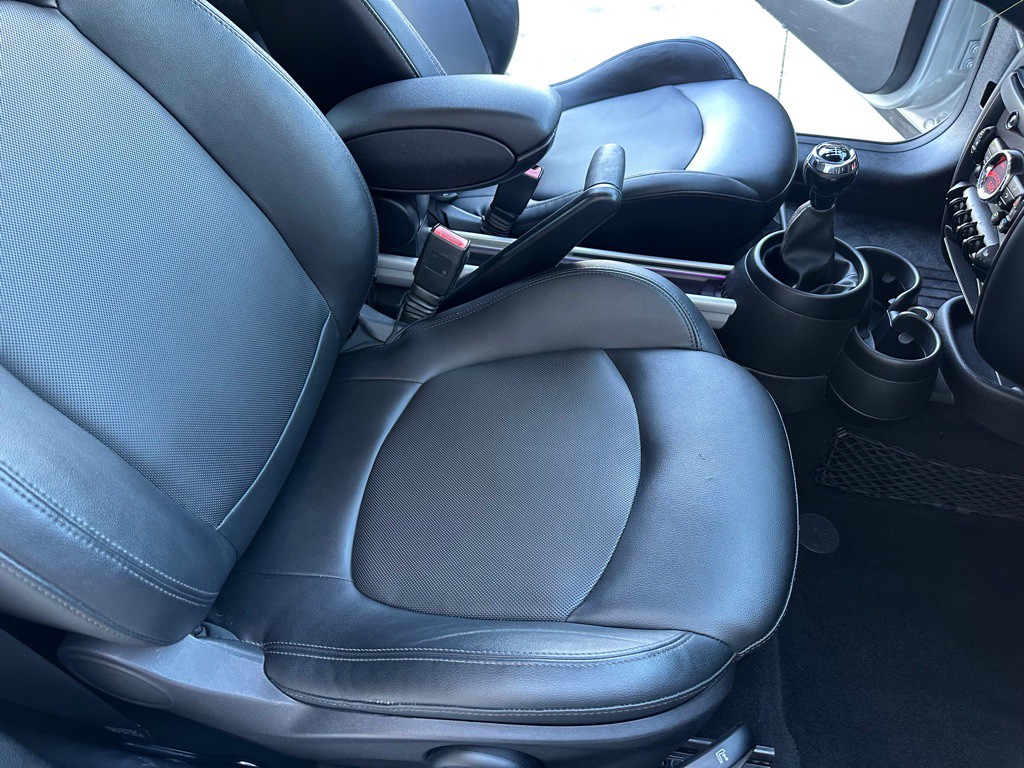 2015 MINI Cooper Image 22