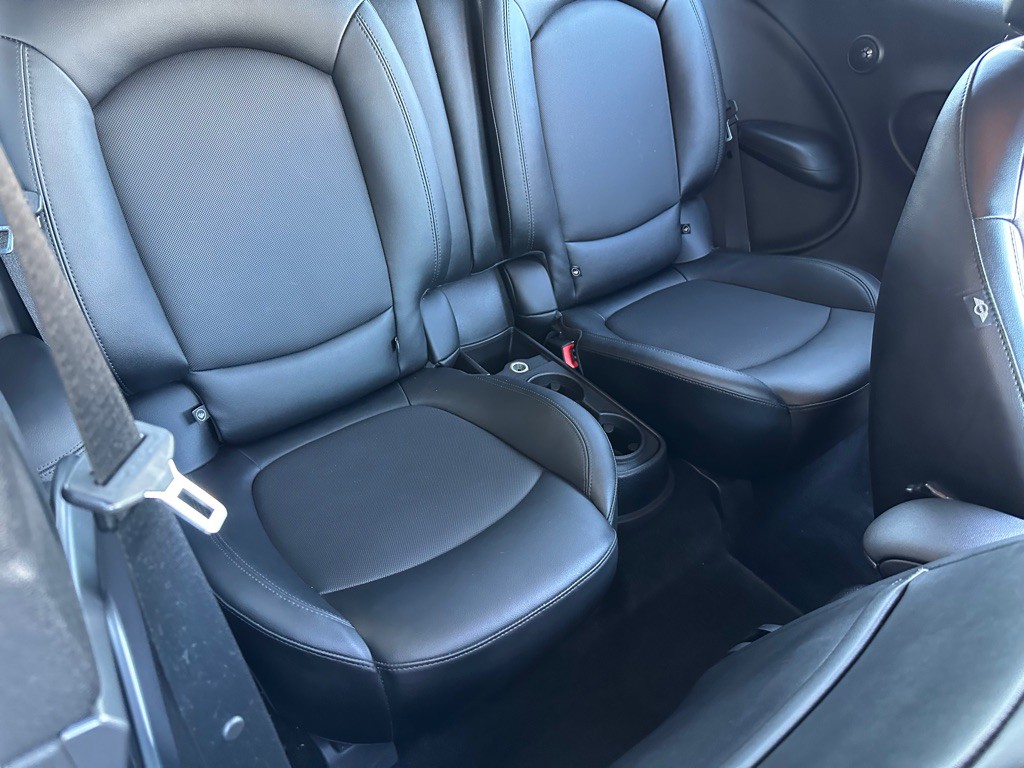 2015 MINI Cooper Image 25