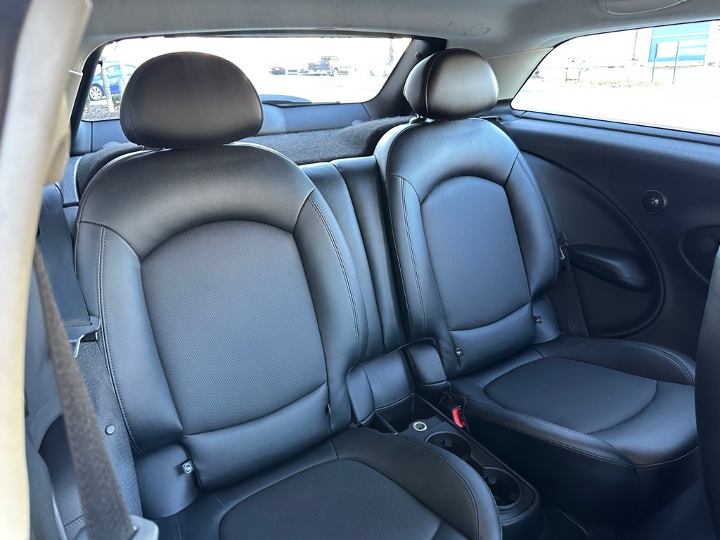 2015 MINI Cooper Image 26