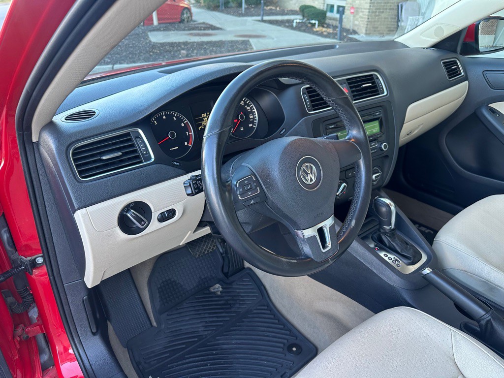 2012 Volkswagen Jetta Image 10