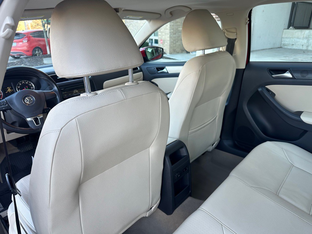 2012 Volkswagen Jetta Image 15