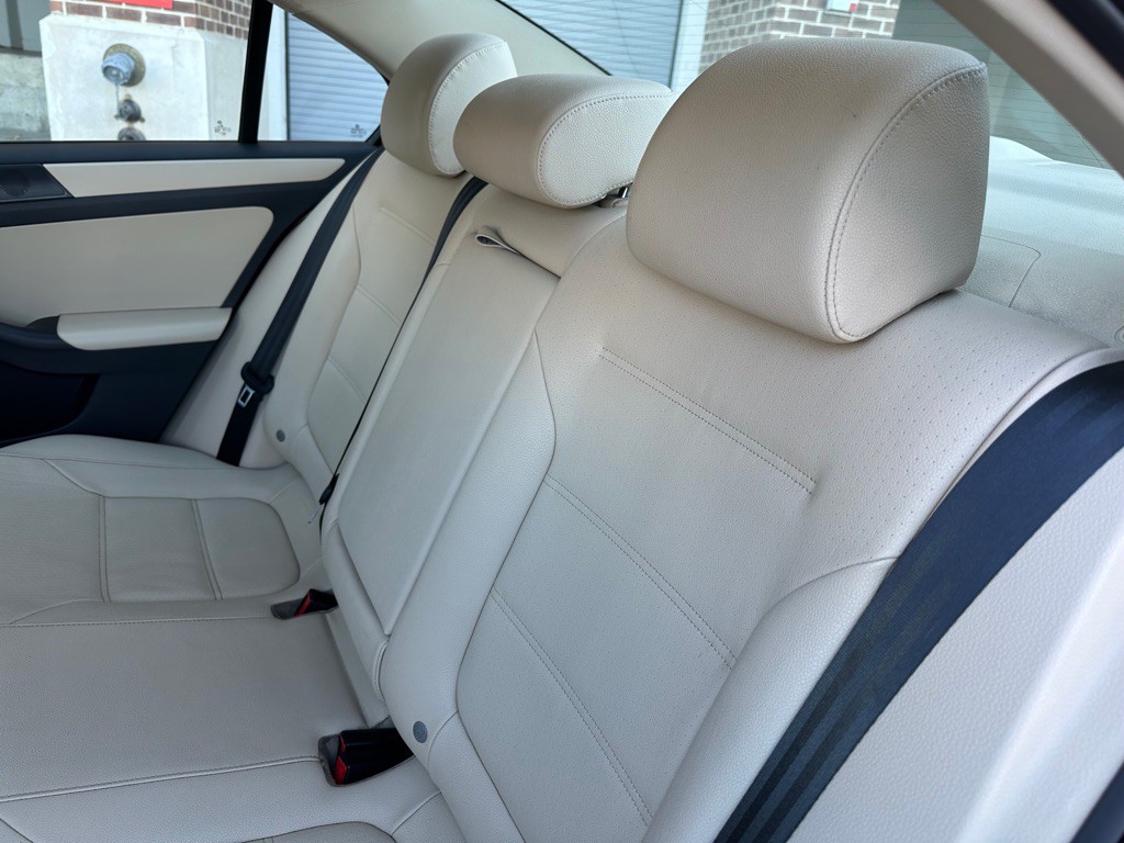 2012 Volkswagen Jetta Image 17