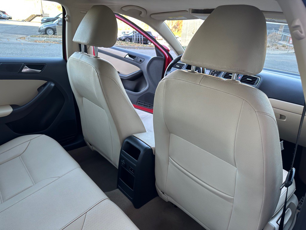 2012 Volkswagen Jetta Image 18