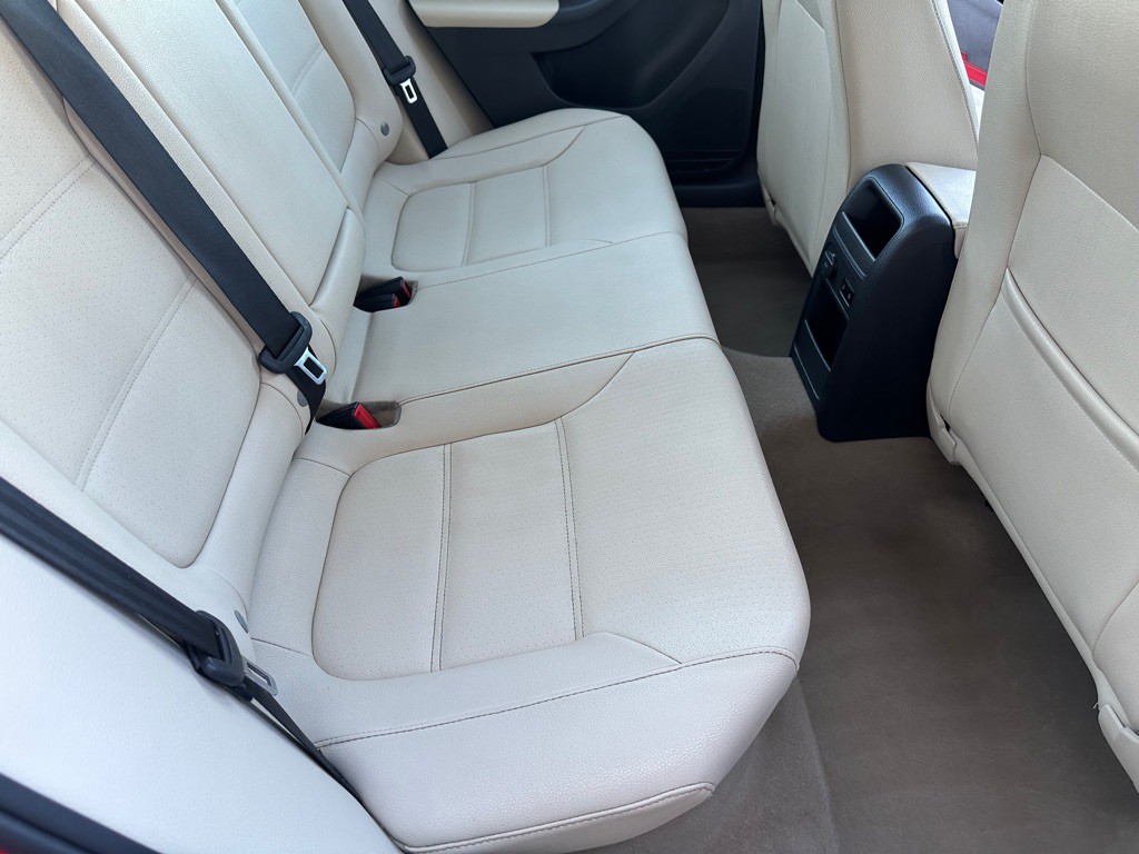 2012 Volkswagen Jetta Image 19