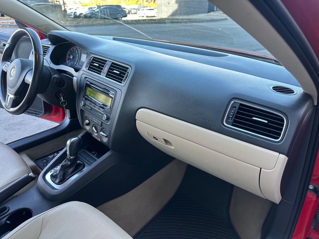 2012 Volkswagen Jetta Image 21