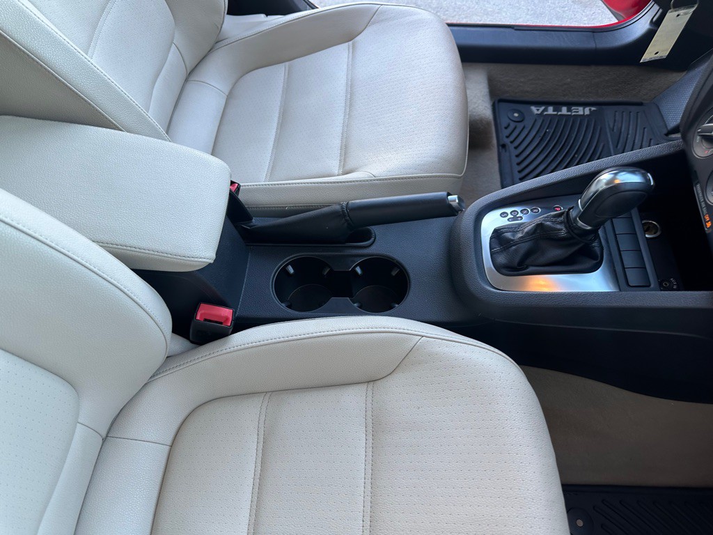 2012 Volkswagen Jetta Image 22
