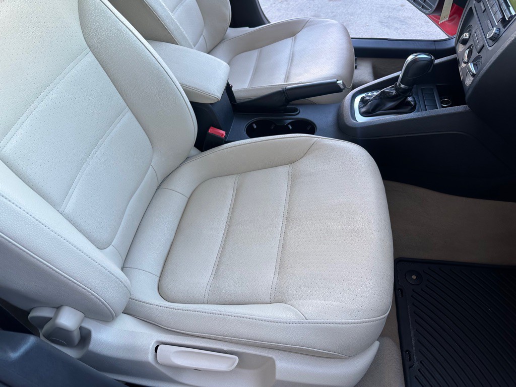 2012 Volkswagen Jetta Image 23