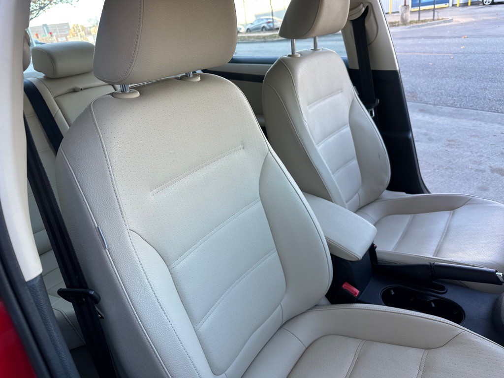 2012 Volkswagen Jetta Image 24