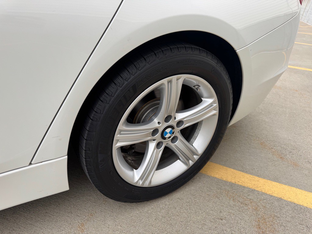 2014 BMW 3 Series Image 9