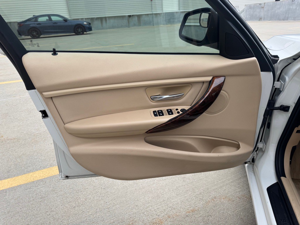 2014 BMW 3 Series Image 10