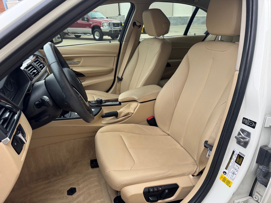 2014 BMW 3 Series Image 12