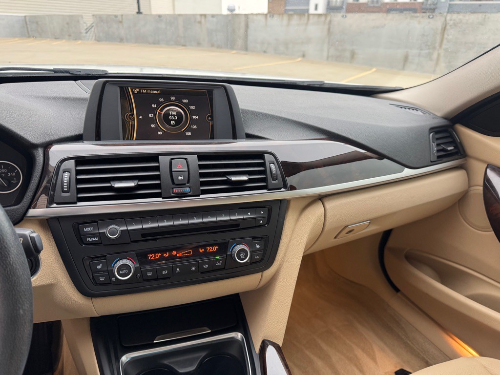 2014 BMW 3 Series Image 15