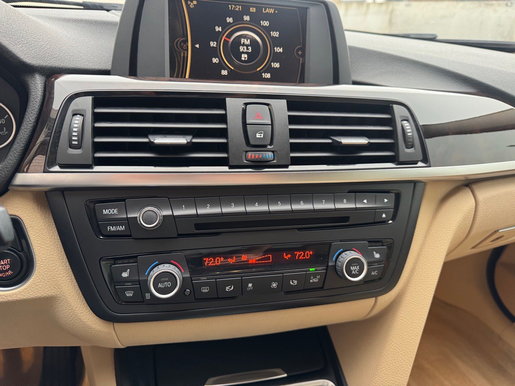 2014 BMW 3 Series Image 17