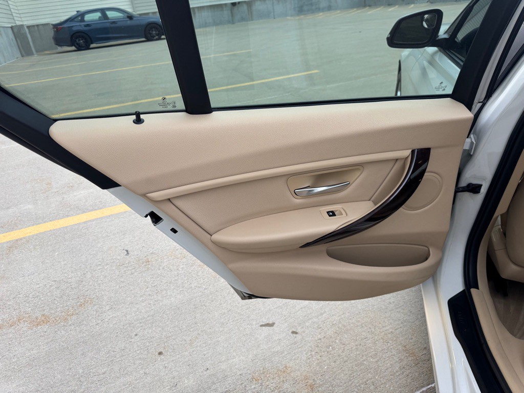 2014 BMW 3 Series Image 19