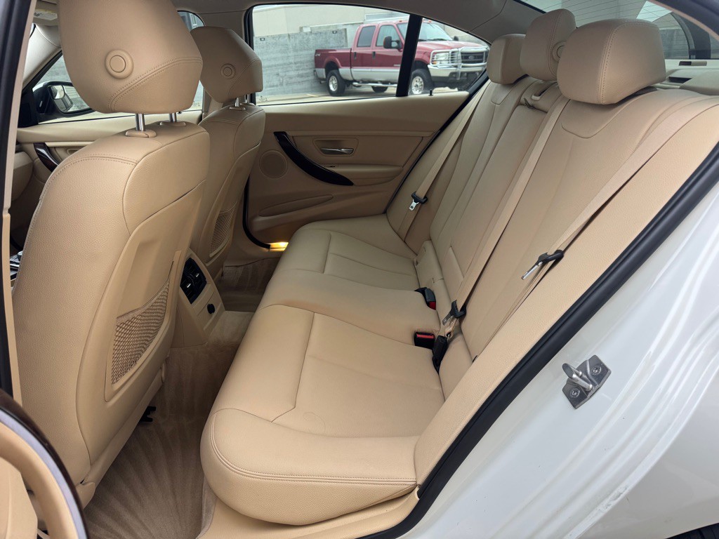 2014 BMW 3 Series Image 20