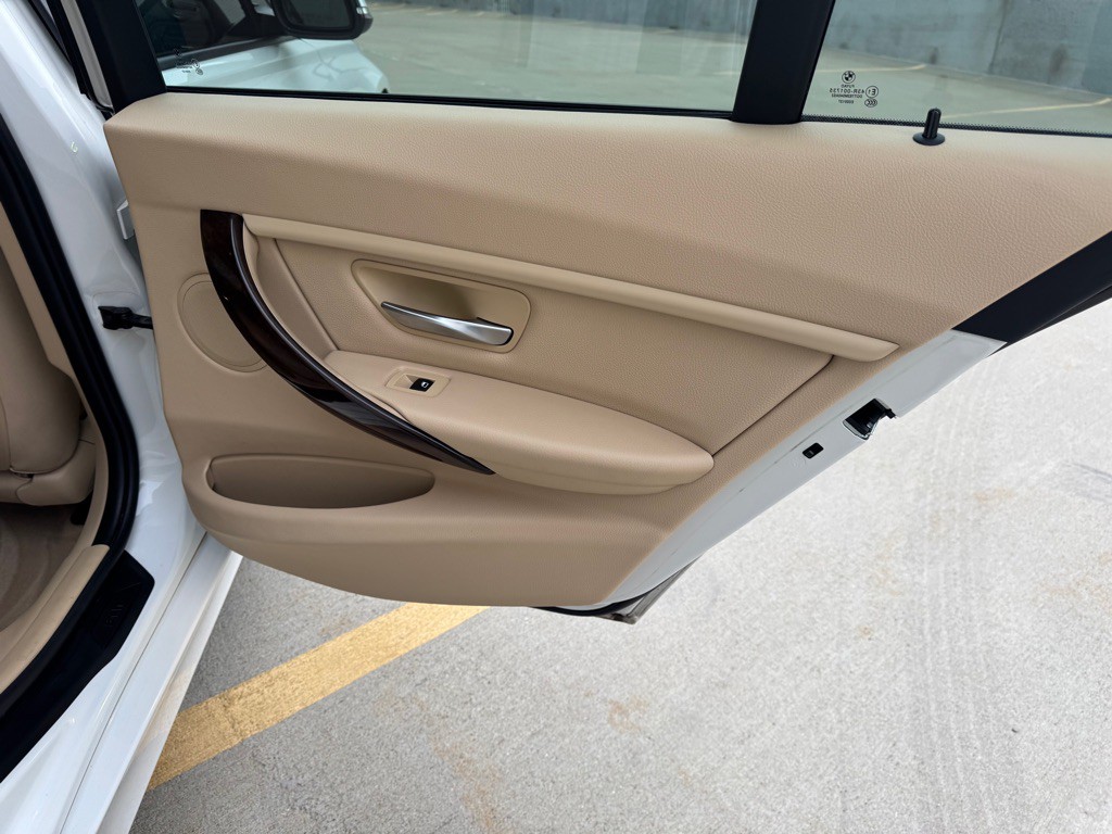 2014 BMW 3 Series Image 22