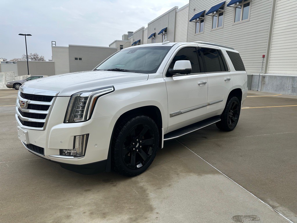2017 Cadillac Escalade Image 3