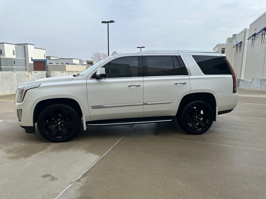 2017 Cadillac Escalade Image 4